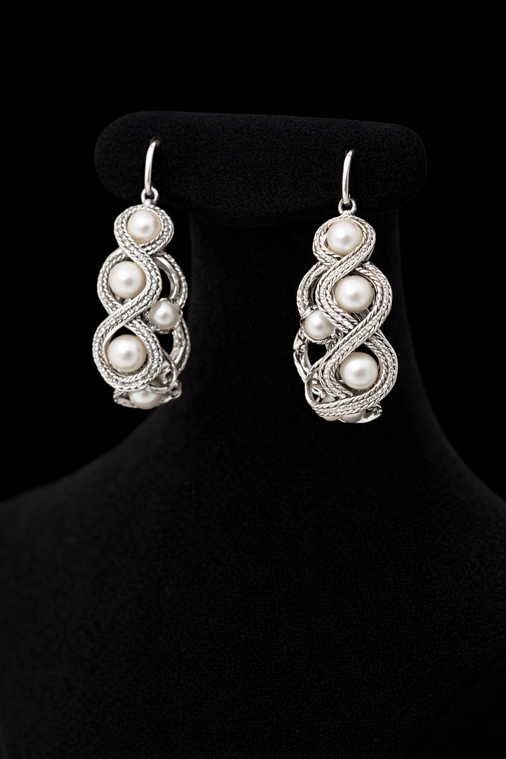 Infinity Noir Silver Earrings